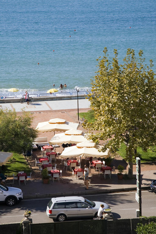 Hotel Vittoria Сапри Екстериор снимка